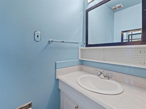 63 Tahoe Bay, Winnipeg, MB - Indoor Photo Showing Bathroom