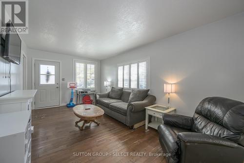 67 St Julien Street, London, ON - Indoor Photo Showing Living Room