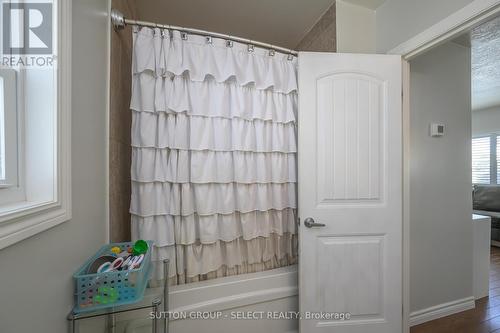 67 St Julien Street, London, ON - Indoor Photo Showing Bathroom