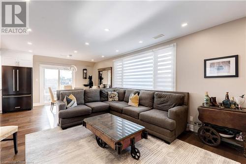 40 Main Street N, Hamilton, ON - Indoor Photo Showing Living Room