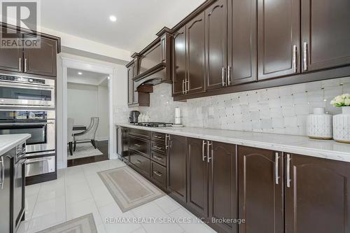 81 Birch Tree Trail, Brampton, ON - Indoor Photo Showing Kitchen With Upgraded Kitchen