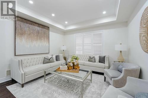 81 Birch Tree Trail, Brampton, ON - Indoor Photo Showing Living Room