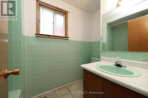 223 Rosemount Avenue, Toronto, ON - Indoor Photo Showing Bathroom