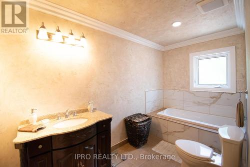 27 David Street, Brampton, ON - Indoor Photo Showing Bathroom