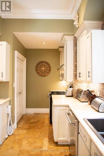 27 David Street, Brampton, ON - Indoor Photo Showing Kitchen