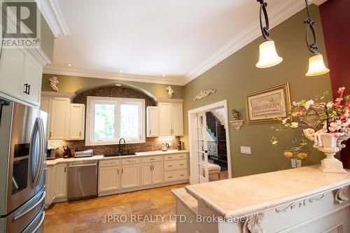 27 David Street, Brampton, ON - Indoor Photo Showing Kitchen