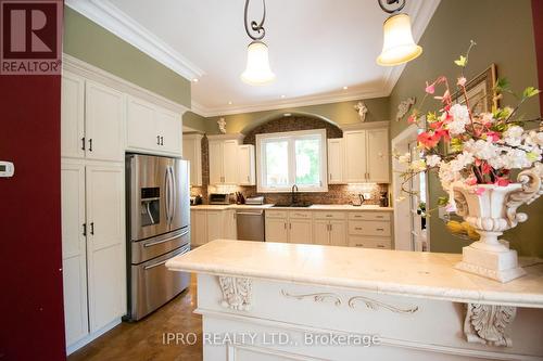 27 David Street, Brampton, ON - Indoor Photo Showing Kitchen