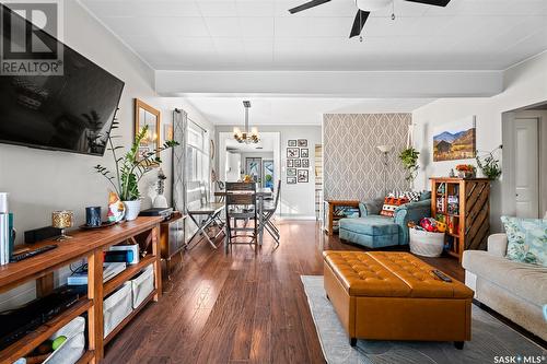 370 Stadacona Street E, Moose Jaw, SK - Indoor Photo Showing Living Room