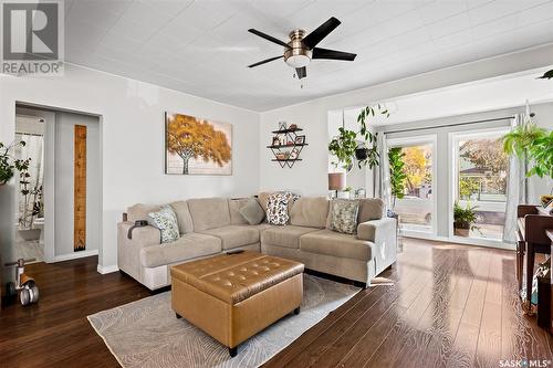 370 Stadacona Street E, Moose Jaw, SK - Indoor Photo Showing Living Room