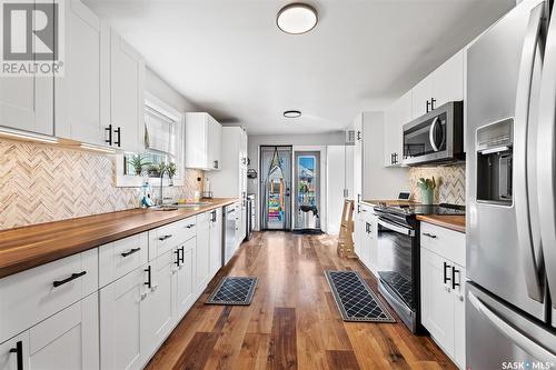 370 Stadacona Street E, Moose Jaw, SK - Indoor Photo Showing Kitchen With Stainless Steel Kitchen With Double Sink With Upgraded Kitchen