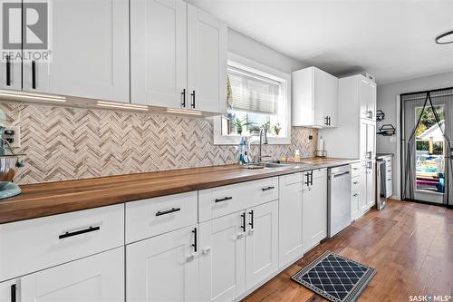 370 Stadacona Street E, Moose Jaw, SK - Indoor Photo Showing Kitchen With Double Sink