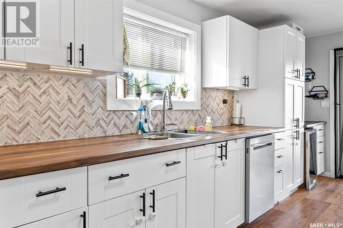 370 Stadacona Street E, Moose Jaw, SK - Indoor Photo Showing Kitchen With Double Sink