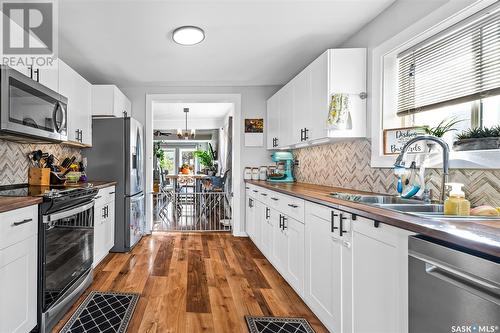 370 Stadacona Street E, Moose Jaw, SK - Indoor Photo Showing Kitchen With Stainless Steel Kitchen With Double Sink With Upgraded Kitchen