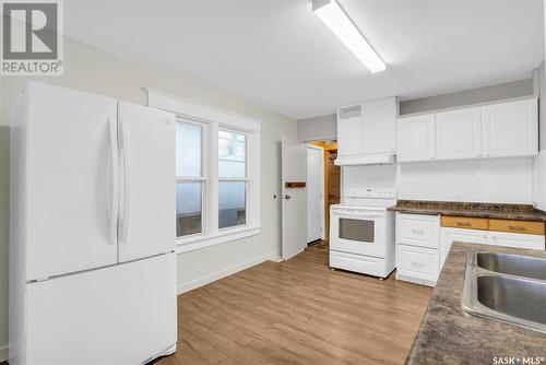 514 Lansdowne Avenue, Saskatoon, SK - Indoor Photo Showing Kitchen With Double Sink