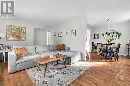 1449 Charlebois Avenue, Ottawa, ON - Indoor Photo Showing Living Room