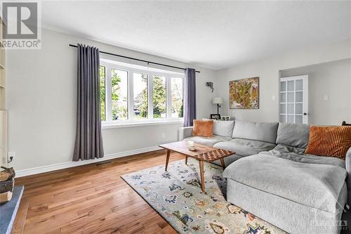 1449 Charlebois Avenue, Ottawa, ON - Indoor Photo Showing Living Room