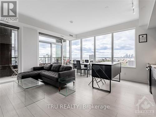 Lph12 - 270 Dufferin Street, Toronto (South Parkdale), ON - Indoor Photo Showing Living Room