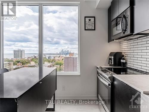 Lph12 - 270 Dufferin Street, Toronto (South Parkdale), ON - Indoor Photo Showing Kitchen