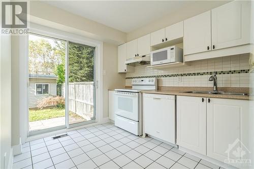 1478 Bonneville Crescent, Ottawa, ON - Indoor Photo Showing Kitchen With Double Sink