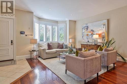 203 Rumsey Road, Toronto, ON - Indoor Photo Showing Living Room