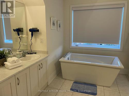 252B Finch Avenue E, Toronto, ON - Indoor Photo Showing Bathroom