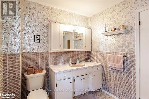 210 Cherry Street, Clearview, ON - Indoor Photo Showing Bathroom