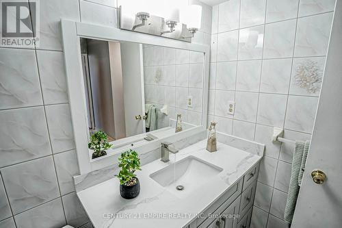 216 - 75 Emmett Avenue, Toronto, ON - Indoor Photo Showing Bathroom