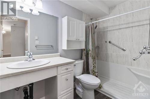 1100 Millwood Avenue Unit#309, Brockville, ON - Indoor Photo Showing Bathroom