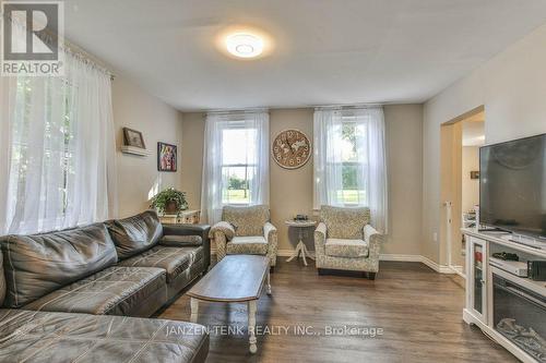 27 Union Street, Bayham (Vienna), ON - Indoor Photo Showing Living Room