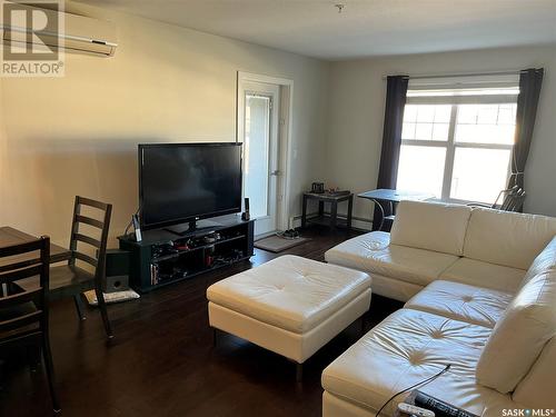 203 130 Phelps Way, Saskatoon, SK - Indoor Photo Showing Living Room