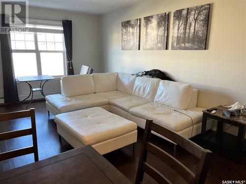 203 130 Phelps Way, Saskatoon, SK - Indoor Photo Showing Living Room