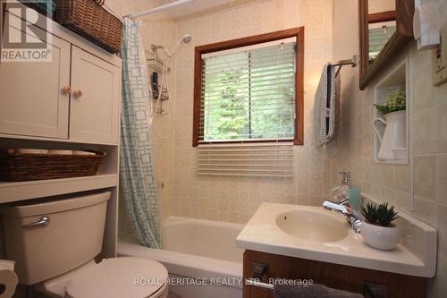 938 Siberia Road, Renfrew, ON - Indoor Photo Showing Bathroom