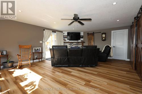 34486 Gore Road, South Huron (Stephen Twp), ON - Indoor Photo Showing Living Room