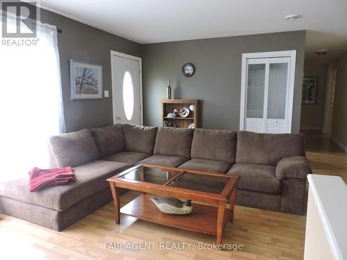 20232 Hwy 66 East, Larder Lake (Larder/Virginiatown), ON - Indoor Photo Showing Living Room