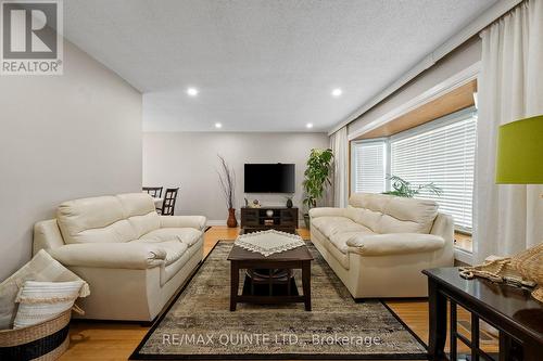 28 Catalina Drive, Quinte West, ON - Indoor Photo Showing Living Room