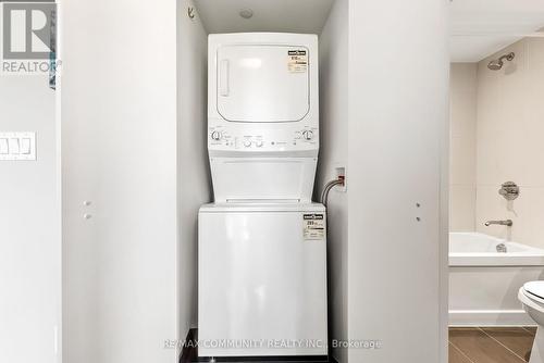 512 - 170 Fort York Boulevard, Toronto, ON - Indoor Photo Showing Laundry Room