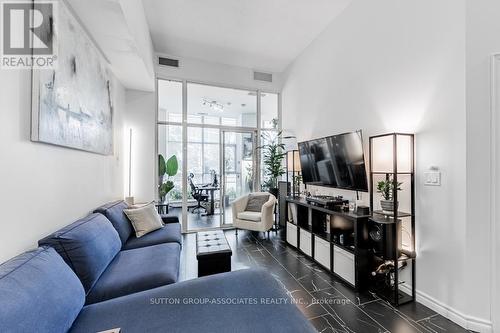 110 - 628 Fleet Street, Toronto, ON - Indoor Photo Showing Living Room