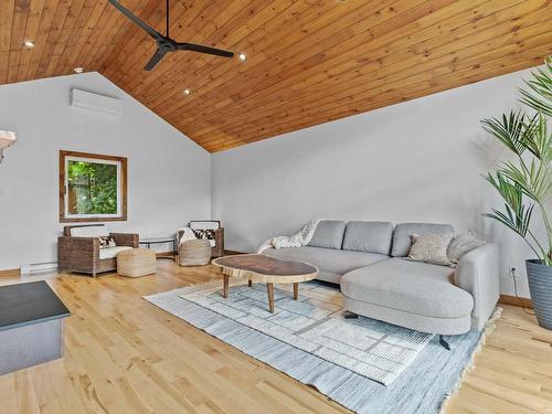 Living room - 158 Rue De Bagot, Bromont, QC - Indoor Photo Showing Living Room