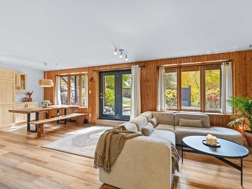 Overall view - 158 Rue De Bagot, Bromont, QC - Indoor Photo Showing Living Room