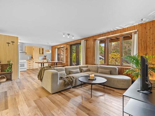 Overall view - 158 Rue De Bagot, Bromont, QC - Indoor Photo Showing Living Room