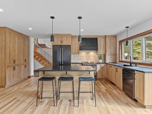 Kitchen - 158 Rue De Bagot, Bromont, QC - Indoor Photo Showing Kitchen With Upgraded Kitchen