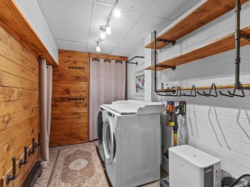 Laundry room - 158 Rue De Bagot, Bromont, QC - Indoor Photo Showing Laundry Room