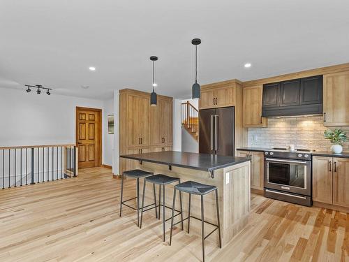 Kitchen - 158 Rue De Bagot, Bromont, QC - Indoor Photo Showing Kitchen With Upgraded Kitchen