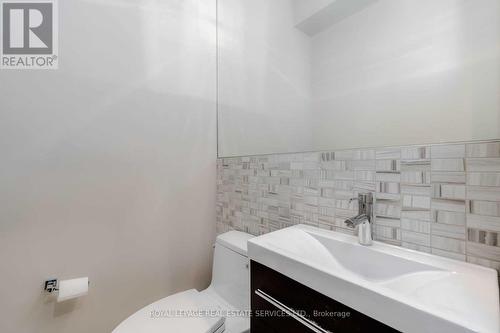 547 Dovercourt Road, Toronto, ON - Indoor Photo Showing Bathroom