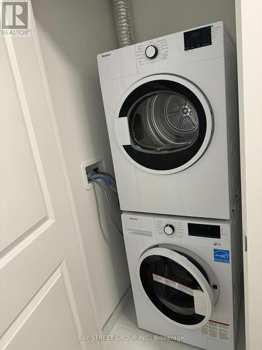 1802 - 50 Upper Mall Way, Vaughan, ON - Indoor Photo Showing Laundry Room