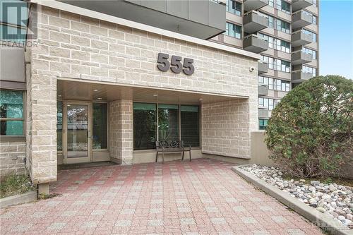 555 Brittany Drive Unit#313, Ottawa, ON - Outdoor