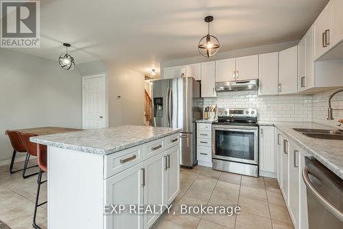 2 - 124 Parkinson Crescent, Orangeville, ON - Indoor Photo Showing Kitchen With Double Sink With Upgraded Kitchen