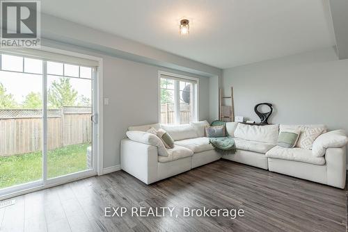 2 - 124 Parkinson Crescent, Orangeville, ON - Indoor Photo Showing Living Room