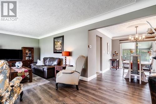 1418 Simmers Avenue, Kingsville, ON - Indoor Photo Showing Living Room