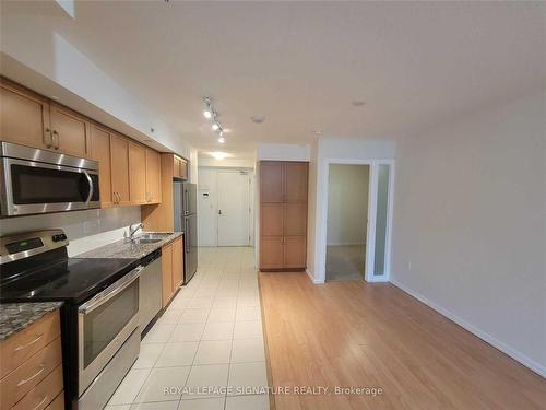 712-830 Lawrence Ave W, Toronto, ON - Indoor Photo Showing Kitchen With Double Sink